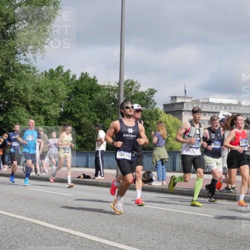 29.06.2025 - hella hamburg halbmarathon Luisa Fischer http://msf.ph/oto/8457007 29.06.2025 09:52:25 Kennedybrücke 04, 18734, 4318, 5431, 18979, 18412, 7796, 18529, 11765, 1615, 1800, 1975, 2324, 2949, 3431, 4303, 4425, 5248, 6682, 7495, 7796, 8925 meine-sportfotos.de