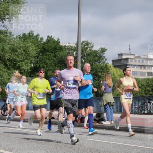 29.06.2025 - hella hamburg halbmarathon Luisa Fischer http://msf.ph/oto/8457082 29.06.2025 09:52:26 Kennedybrücke 14374, 1827, 6682, 19090, 18, 6704, 7796, 1615, 1975, 2324, 2949, 3431, 3530, 4303, 4425, 6682, 7495, 7796, 8629, 8925, 9294 meine-sportfotos.de