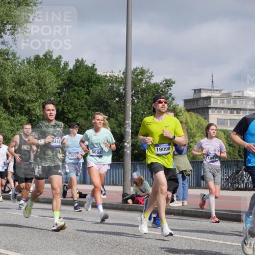 29.06.2025 - hella hamburg halbmarathon Luisa Fischer http://msf.ph/oto/8457131 29.06.2025 09:52:27 Kennedybrücke 4374, 1827, 6682, 19090, 18412, 6704, 1615, 1975, 2324, 2949, 3431, 3530, 4303, 4425, 6682, 7495, 7796, 8629, 8925, 9294, 9979 meine-sportfotos.de