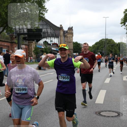 29.06.2025 - hella hamburg halbmarathon Yannick Fuchs http://msf.ph/oto/8457161 29.06.2025 10:56:22 20KM 1006, 1128, 1264, 1377, 1432, 1568, 1573, 1726, 6414, 6415, 6580, 6752, 7658, 7869, 8045, 8154, 8624, 9131, 9718, 9928, 10214, 10519, 10797, 11180, 11670, 11968, 12156, 13498, 13868, 14368, 14456, 15859, 16292, 16654, 16688, 16808, 17136, 17383, 17532, 17955, 18000, 18599, 18919, 19023 meine-sportfotos.de