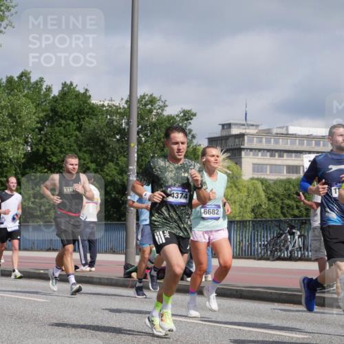 29.06.2025 - hella hamburg halbmarathon Luisa Fischer http://msf.ph/oto/8457188 29.06.2025 09:52:28 Kennedybrücke 4374, 6682, 1909, 1615, 1975, 2324, 3431, 3530, 4303, 4425, 6682, 7495, 7796, 8629, 8925, 9294, 9979 meine-sportfotos.de