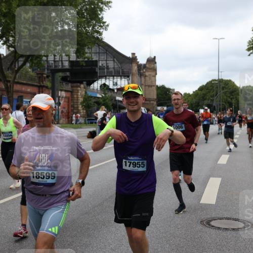 29.06.2025 - hella hamburg halbmarathon Yannick Fuchs http://msf.ph/oto/8457226 29.06.2025 10:56:22 20KM 1006, 1128, 1264, 1377, 1432, 1568, 1573, 1726, 6414, 6415, 6580, 6752, 7658, 7869, 8045, 8154, 8624, 9131, 9718, 9928, 10214, 10519, 10797, 11180, 11670, 11968, 12156, 13498, 13868, 14368, 14456, 15859, 16292, 16654, 16688, 16808, 17136, 17383, 17532, 17955, 18000, 18599, 18919, 19023 meine-sportfotos.de