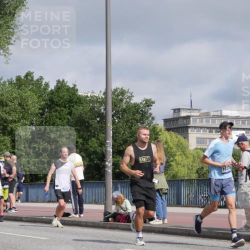 29.06.2025 - hella hamburg halbmarathon Luisa Fischer http://msf.ph/oto/8457239 29.06.2025 09:52:29 Kennedybrücke 17177, 7495, 18276, 1615, 3431, 3530, 6682, 7495, 7796, 8629, 8925, 9294, 9979 meine-sportfotos.de