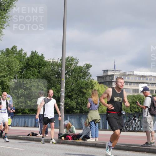 29.06.2025 - hella hamburg halbmarathon Luisa Fischer http://msf.ph/oto/8457272 29.06.2025 09:52:30 Kennedybrücke 17177, 7495, 18276, 1615, 3530, 6682, 7495, 7796, 8629, 8925, 9294, 9979 meine-sportfotos.de