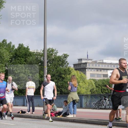 29.06.2025 - hella hamburg halbmarathon Luisa Fischer http://msf.ph/oto/8457295 29.06.2025 09:52:30 Kennedybrücke 3457, 17177, 95, 1615, 3530, 6682, 7495, 7796, 8629, 8925, 9294, 9979 meine-sportfotos.de