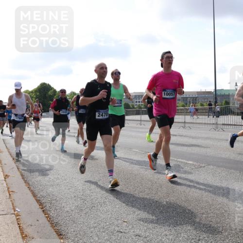 29.06.2025 - hella hamburg halbmarathon Lena Gebhardt http://msf.ph/oto/8457309 29.06.2025 09:54:33 Lombardsbrücke 2470, 3630, 10057, 11422, 2442, 17905, 1119, 1171, 1342, 1399, 1413, 1424, 1476, 1549, 1817, 1892, 1942, 2020, 2098, 2188, 2222, 2442, 2470, 2561, 2670, 2842, 2889, 2955, 3477, 3562, 3785, 4017, 4029, 4183, 4185, 4237, 4270, 4816, 5020, 5447, 5706, 5884, 6266, 6630, 6723, 6819, 6831, 6978, 7087, 7274, 7297, 7709, 8117, 8142, 8374, 8482, 8576, 8657, 8698, 8743, 8916, 8928, 9038, 9051, 9463, 9815, 9924, 10057, 10237, 10529, 11848 meine-sportfotos.de