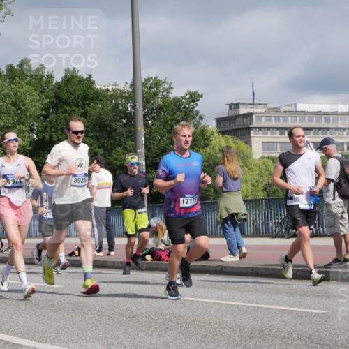 29.06.2025 - hella hamburg halbmarathon Luisa Fischer http://msf.ph/oto/8457379 29.06.2025 09:52:31 Kennedybrücke 35, 14691, 8925, 17177, 1615, 1803, 3530, 4528, 6682, 7495, 7796, 8629, 8925, 9294, 9979 meine-sportfotos.de
