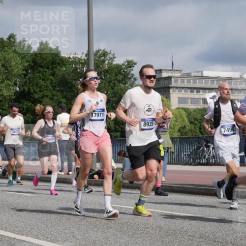 29.06.2025 - hella hamburg halbmarathon Luisa Fischer http://msf.ph/oto/8457421 29.06.2025 09:52:32 Kennedybrücke 3530, 391, 17971, 8925, 7495, 17177, 1615, 1803, 3530, 4528, 5803, 6682, 7495, 7796, 8629, 8925, 9294, 9979 meine-sportfotos.de
