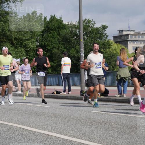 29.06.2025 - hella hamburg halbmarathon Luisa Fischer http://msf.ph/oto/8457482 29.06.2025 09:52:34 Kennedybrücke 12327, 0894, 3530, 9979, 8629, 14691, 1615, 1615, 1803, 2415, 3530, 4528, 5436, 5791, 5803, 7495, 8629, 8925, 9294, 9711, 9979 meine-sportfotos.de