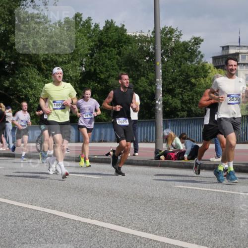 29.06.2025 - hella hamburg halbmarathon Luisa Fischer http://msf.ph/oto/8457496 29.06.2025 09:52:34 Kennedybrücke 12, 15435, 12327, 4528, 10892, 9979, 8629, 3530, 1615, 1803, 2415, 3530, 4528, 5436, 5791, 5803, 7495, 8629, 8925, 9294, 9711, 9979 meine-sportfotos.de