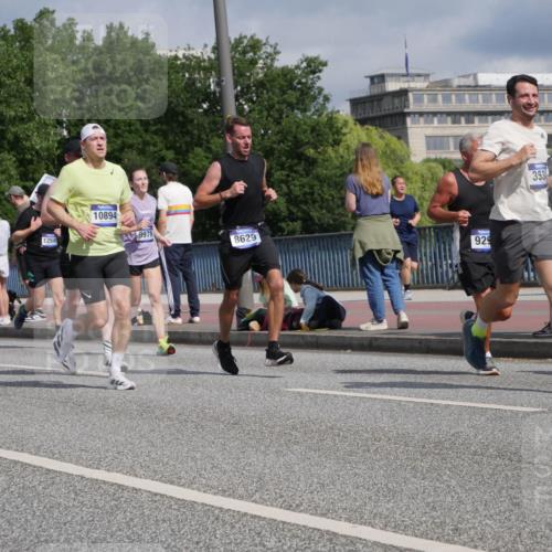 29.06.2025 - hella hamburg halbmarathon Luisa Fischer http://msf.ph/oto/8457517 29.06.2025 09:52:35 Kennedybrücke 12327, 12540, 10894, 9979, 8629, 929, 353, 1615, 1803, 2415, 3530, 4528, 5436, 5791, 5803, 7495, 7774, 8629, 8925, 9294, 9711, 9979 meine-sportfotos.de