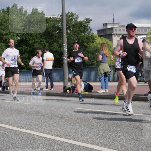 29.06.2025 - hella hamburg halbmarathon Luisa Fischer http://msf.ph/oto/8457560 29.06.2025 09:52:36 Kennedybrücke 14550, 12540, 15435, 2322, 18173, 1089, 1615, 1803, 2415, 3530, 4528, 5436, 5791, 5803, 7495, 7774, 8629, 8925, 9294, 9711, 9979 meine-sportfotos.de