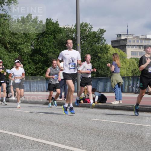 29.06.2025 - hella hamburg halbmarathon Luisa Fischer http://msf.ph/oto/8457602 29.06.2025 09:52:37 Kennedybrücke 5803, 14560, 528, 15435, 12540, 1615, 1675, 1803, 2415, 3530, 4528, 5436, 5791, 5803, 7774, 8629, 9294, 9711, 9979 meine-sportfotos.de