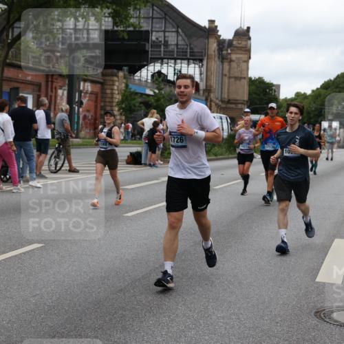 29.06.2025 - hella hamburg halbmarathon Yannick Fuchs http://msf.ph/oto/8457614 29.06.2025 10:56:25 20KM 1006, 1128, 1264, 1377, 1432, 1568, 1573, 1726, 6414, 6415, 6752, 7658, 7869, 8045, 8624, 8730, 9131, 9718, 10214, 10519, 11180, 11670, 12156, 13498, 13868, 14368, 14456, 15859, 16292, 16654, 16688, 16808, 17136, 17383, 17532, 17955, 18599, 18919, 19023 meine-sportfotos.de