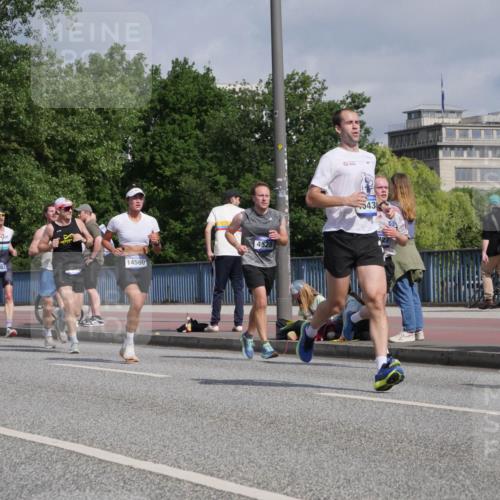 29.06.2025 - hella hamburg halbmarathon Luisa Fischer http://msf.ph/oto/8457628 29.06.2025 09:52:38 Kennedybrücke 15336, 5803, 14560, 4528, 543, 1615, 1675, 1803, 2415, 3332, 3530, 4528, 5436, 5791, 5803, 7774, 8629, 9294, 9302, 9711, 9979 meine-sportfotos.de