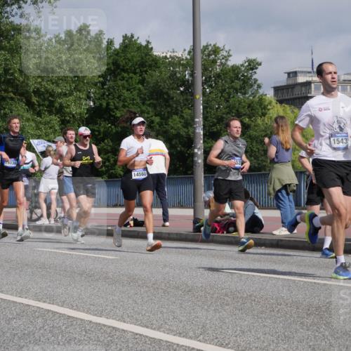 29.06.2025 - hella hamburg halbmarathon Luisa Fischer http://msf.ph/oto/8457659 29.06.2025 09:52:38 Kennedybrücke 1762, 15336, 03, 14560, 528, 1543, 1615, 1675, 1803, 2415, 3332, 3530, 4528, 5436, 5791, 5803, 7774, 8629, 9294, 9302, 9711, 9979 meine-sportfotos.de