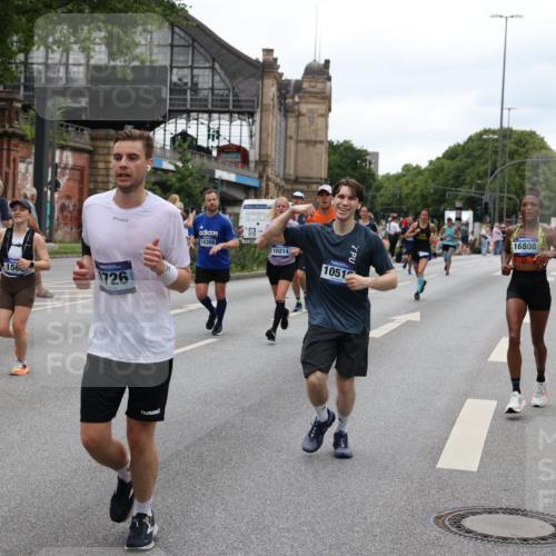 29.06.2025 - hella hamburg halbmarathon Yannick Fuchs http://msf.ph/oto/8457678 29.06.2025 10:56:25 20KM 1006, 1128, 1264, 1377, 1432, 1568, 1573, 1726, 6414, 6415, 6752, 7658, 7869, 8045, 8624, 8730, 9131, 9718, 10214, 10519, 11180, 11670, 12156, 13498, 13868, 14368, 14456, 15859, 16292, 16654, 16688, 16808, 17136, 17383, 17532, 17955, 18599, 18919, 19023 meine-sportfotos.de