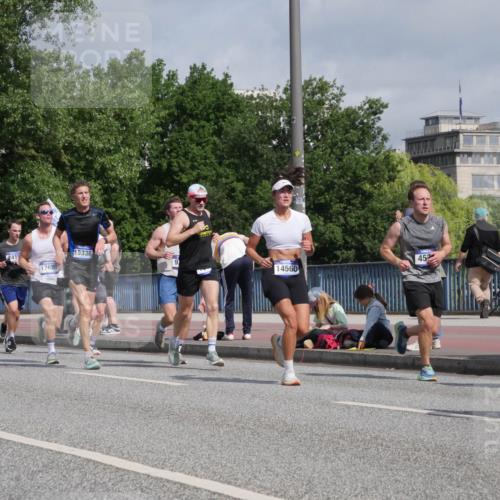 29.06.2025 - hella hamburg halbmarathon Luisa Fischer http://msf.ph/oto/8457688 29.06.2025 09:52:39 Kennedybrücke 2415, 17620, 15336, 9, 14560, 452, 123, 1675, 1803, 2415, 3332, 3530, 4528, 5436, 5791, 5803, 7774, 8629, 9294, 9302, 9711, 9979 meine-sportfotos.de