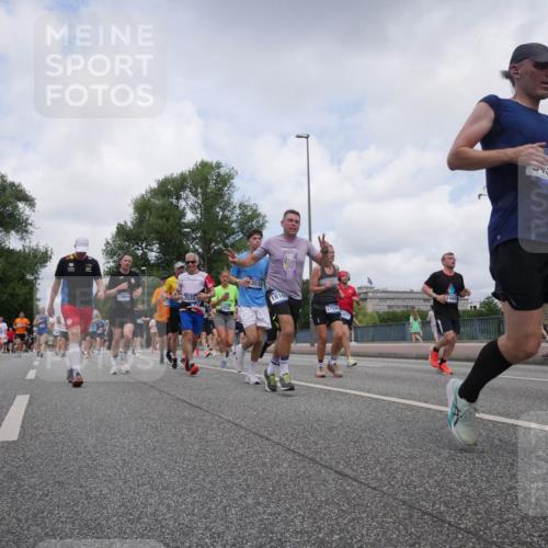 29.06.2025 - hella hamburg halbmarathon Luisa Fischer http://msf.ph/oto/8457828 29.06.2025 10:36:55 Kennedybrücke 15994, 112, 2526, 3535, 18169, 17508, 1080, 38, 1189, 1275, 1896, 2526, 3264, 3340, 3345, 3848, 4807, 5141, 5557, 5561, 5821, 5822, 5887, 6364, 6515, 6516, 6956, 7027, 7633, 7653, 7982, 8157, 8349, 8375, 8377, 8383, 8401, 8620, 9258, 9438, 9995, 10800 meine-sportfotos.de
