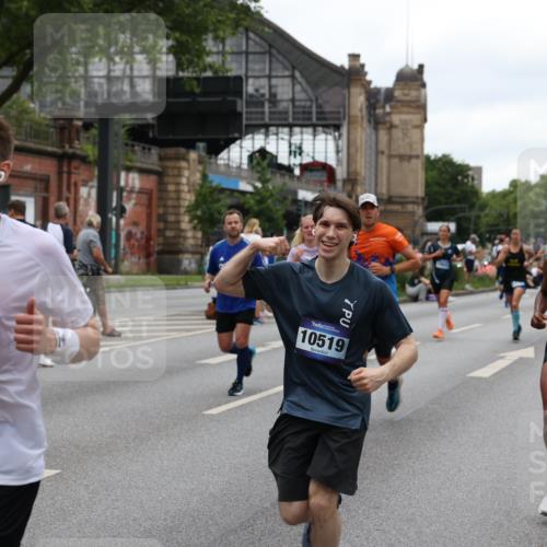 29.06.2025 - hella hamburg halbmarathon Yannick Fuchs http://msf.ph/oto/8457852 29.06.2025 10:56:26 20KM 1006, 1128, 1212, 1264, 1377, 1432, 1568, 1573, 1674, 1726, 6414, 6415, 6752, 7658, 7869, 8045, 8624, 8730, 9131, 9718, 10214, 10519, 11180, 11670, 12156, 12286, 13498, 13868, 14368, 14456, 16292, 16654, 16688, 16808, 17136, 17383, 17532, 17955, 18599, 18919, 19023 meine-sportfotos.de