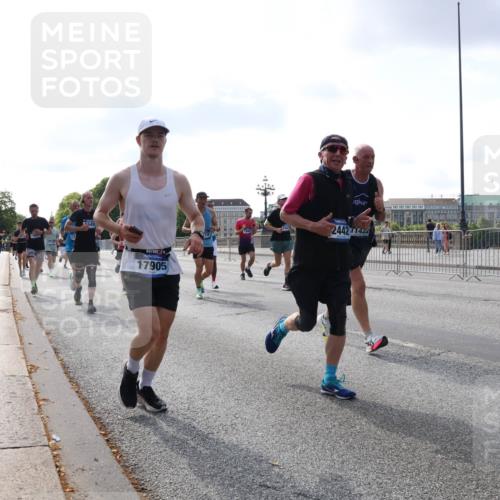 29.06.2025 - hella hamburg halbmarathon Lena Gebhardt http://msf.ph/oto/8457860 29.06.2025 09:54:34 Lombardsbrücke 549, 17905, 244271422, 1119, 1171, 1342, 1399, 1413, 1424, 1476, 1549, 1817, 1892, 1942, 2020, 2098, 2188, 2222, 2367, 2442, 2470, 2561, 2670, 2842, 2889, 2955, 3477, 3562, 3785, 4017, 4029, 4183, 4185, 4270, 4816, 5020, 5447, 5706, 5884, 6266, 6630, 6723, 6819, 6831, 6978, 7087, 7274, 7297, 7709, 8117, 8142, 8374, 8482, 8576, 8657, 8698, 8743, 8916, 8928, 8981, 9038, 9051, 9463, 9710, 9815, 9924, 10057, 10237, 10529, 11848 meine-sportfotos.de