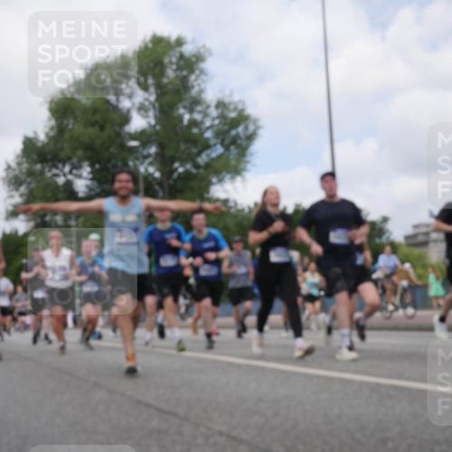 29.06.2025 - hella hamburg halbmarathon Luisa Fischer http://msf.ph/oto/8457897 29.06.2025 10:36:59 Kennedybrücke 1189, 1275, 3264, 3340, 3345, 3848, 4824, 4826, 5141, 5557, 5821, 5822, 5887, 6364, 6515, 6516, 6956, 7027, 7565, 7633, 7653, 7982, 8157, 8349, 8375, 8377, 8383, 8401, 9875, 9995, 10048 meine-sportfotos.de