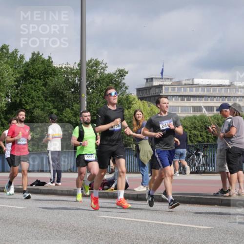 29.06.2025 - hella hamburg halbmarathon Luisa Fischer http://msf.ph/oto/8457909 29.06.2025 09:52:42 Kennedybrücke 7774, 12554, 15521, 0430, 24, 58, 1675, 1803, 2415, 2568, 2826, 3332, 4528, 5409, 5436, 5791, 5803, 6529, 7774, 9017, 9302, 9711 meine-sportfotos.de