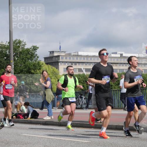 29.06.2025 - hella hamburg halbmarathon Luisa Fischer http://msf.ph/oto/8457962 29.06.2025 09:52:43 Kennedybrücke 7774, 12554, 15521, 5436, 2415, 1675, 1803, 2415, 2568, 2826, 3332, 4528, 4823, 5409, 5436, 5791, 5803, 6458, 6529, 7774, 8450, 9017, 9302, 9711 meine-sportfotos.de