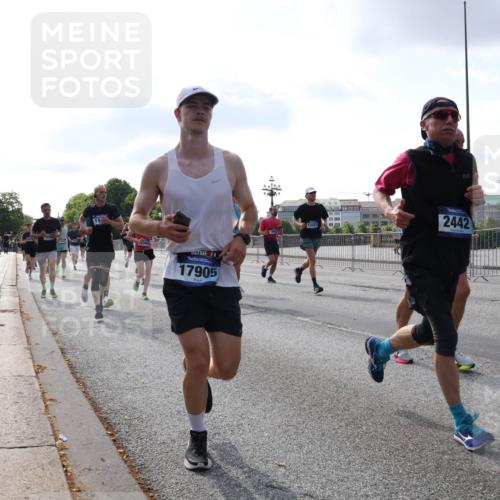 29.06.2025 - hella hamburg halbmarathon Lena Gebhardt http://msf.ph/oto/8457975 29.06.2025 09:54:35 Lombardsbrücke 155, 17905, 13421, 2442, 1119, 1171, 1342, 1399, 1424, 1476, 1549, 1817, 1892, 1942, 2020, 2098, 2188, 2222, 2367, 2442, 2470, 2561, 2670, 2842, 2889, 2955, 3477, 3562, 3785, 4017, 4029, 4183, 4185, 4270, 4816, 5020, 5447, 5706, 5884, 6266, 6630, 6723, 6819, 6831, 6978, 7087, 7274, 7297, 7335, 7709, 8117, 8142, 8374, 8482, 8576, 8657, 8698, 8743, 8916, 8981, 9038, 9051, 9463, 9710, 9815, 9924, 10057, 10237, 10529, 11848 meine-sportfotos.de