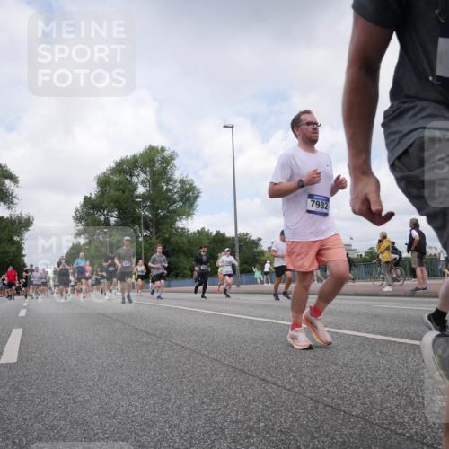 29.06.2025 - hella hamburg halbmarathon Luisa Fischer http://msf.ph/oto/8457998 29.06.2025 10:37:06 Kennedybrücke 7982, 7653, 2038, 2933, 3340, 3848, 4445, 4824, 4826, 5096, 5566, 5569, 6364, 7565, 7653, 7982, 8277, 9875, 10048, 10071, 10561 meine-sportfotos.de