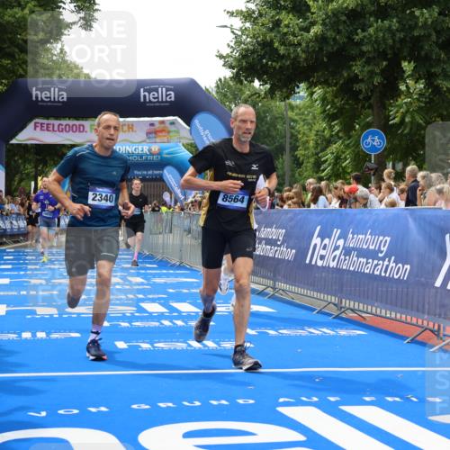 29.06.2025 - hella hamburg halbmarathon Strokosch-Dieckow http://msf.ph/oto/8458033 29.06.2025 10:47:47 Ziel 2340, 2708, 5915, 6836, 8564, 10988, 11283, 11961, 12679, 13948, 14383, 14730, 15478, 16205, 17229, 17451, 18356, 18430, 18836 meine-sportfotos.de