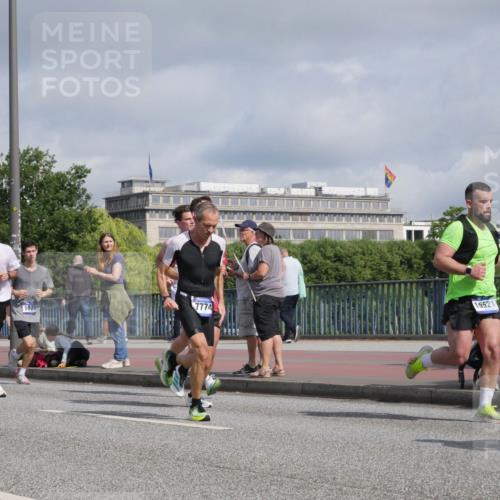 29.06.2025 - hella hamburg halbmarathon Luisa Fischer http://msf.ph/oto/8458039 29.06.2025 09:52:45 Kennedybrücke 17973, 1675, 7774, 15521, 1675, 2415, 2568, 2826, 3332, 4823, 5409, 5436, 5791, 5803, 6458, 6529, 7774, 8450, 9017, 9302, 9711, 10218 meine-sportfotos.de
