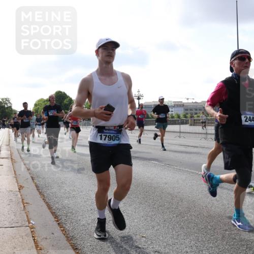 29.06.2025 - hella hamburg halbmarathon Lena Gebhardt http://msf.ph/oto/8458044 29.06.2025 09:54:35 Lombardsbrücke 17905, 2442, 1119, 1171, 1342, 1399, 1424, 1476, 1549, 1817, 1892, 1942, 2020, 2098, 2188, 2222, 2367, 2442, 2470, 2561, 2670, 2842, 2889, 2955, 3477, 3562, 3785, 4017, 4029, 4183, 4185, 4270, 4816, 5020, 5447, 5706, 5884, 6266, 6630, 6723, 6819, 6831, 6978, 7087, 7274, 7297, 7335, 7709, 8117, 8142, 8374, 8482, 8576, 8657, 8698, 8743, 8916, 8981, 9038, 9051, 9463, 9710, 9815, 9924, 10057, 10237, 10529, 11848 meine-sportfotos.de