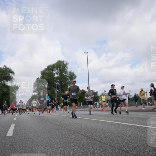 29.06.2025 - hella hamburg halbmarathon Luisa Fischer http://msf.ph/oto/8458054 29.06.2025 10:37:07 Kennedybrücke 12835, 7565, 9875, 1764, 2038, 2933, 3340, 4445, 4824, 4826, 5096, 5566, 5569, 6364, 7565, 7653, 7982, 8277, 9875, 10048, 10071, 10561 meine-sportfotos.de