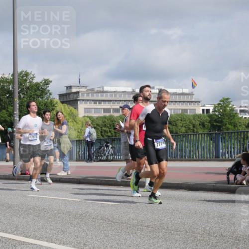 29.06.2025 - hella hamburg halbmarathon Luisa Fischer http://msf.ph/oto/8458055 29.06.2025 09:52:45 Kennedybrücke 3332, 17973, 1675, 7774, 1675, 2415, 2568, 2826, 3332, 4823, 5409, 5436, 5791, 5803, 6458, 6529, 7774, 8450, 9017, 9302, 9711, 10218 meine-sportfotos.de
