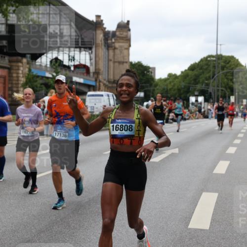 29.06.2025 - hella hamburg halbmarathon Yannick Fuchs http://msf.ph/oto/8458063 29.06.2025 10:56:27 20KM 1006, 1128, 1212, 1264, 1377, 1432, 1568, 1573, 1674, 1726, 6414, 6415, 6752, 7658, 7869, 8045, 8624, 8730, 9131, 10214, 10519, 11180, 11670, 12156, 12286, 13498, 13868, 14368, 14456, 16292, 16654, 16688, 16808, 17136, 17383, 17955, 18599, 18919, 19023 meine-sportfotos.de