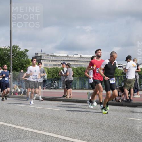 29.06.2025 - hella hamburg halbmarathon Luisa Fischer http://msf.ph/oto/8458071 29.06.2025 09:52:46 Kennedybrücke 8464, 292, 17973, 675, 7774, 1675, 1688, 2415, 2568, 2826, 3332, 4823, 5409, 5436, 5791, 6458, 6529, 7774, 8450, 9017, 9302, 9711, 10218 meine-sportfotos.de