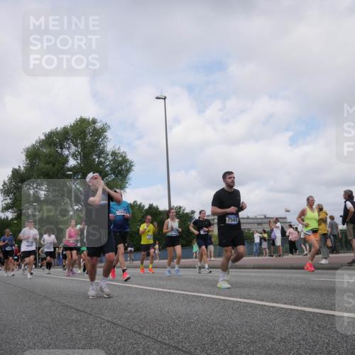 29.06.2025 - hella hamburg halbmarathon Luisa Fischer http://msf.ph/oto/8458093 29.06.2025 10:37:09 Kennedybrücke 1812, 855, 11642, 827, 17953, 7565, 12896, 1764, 2038, 2933, 4445, 4824, 4826, 5096, 5566, 5569, 5691, 7565, 8277, 9875, 10048, 10071, 10561 meine-sportfotos.de
