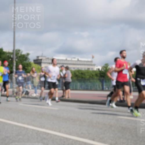 29.06.2025 - hella hamburg halbmarathon Luisa Fischer http://msf.ph/oto/8458100 29.06.2025 09:52:46 Kennedybrücke 1675, 1688, 2415, 2568, 2826, 3332, 4823, 5409, 5436, 5791, 6458, 6529, 7774, 8450, 9017, 9302, 9711, 10218 meine-sportfotos.de