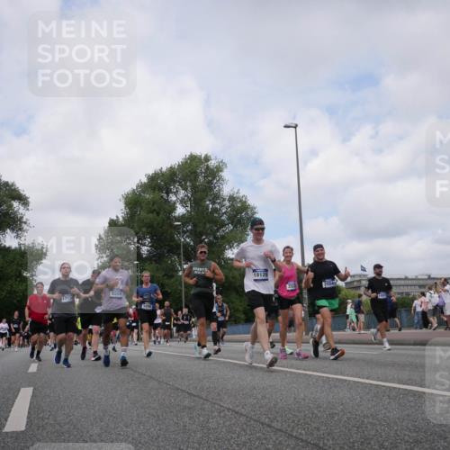 29.06.2025 - hella hamburg halbmarathon Luisa Fischer http://msf.ph/oto/8458139 29.06.2025 10:37:12 Kennedybrücke 17135, 5566, 5096, 18129, 203, 2054, 14919, 8277, 1764, 2038, 2276, 2464, 2933, 4445, 5096, 5566, 5569, 5691, 6574, 7565, 8277, 8282, 10007, 10071, 10561, 10564 meine-sportfotos.de