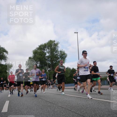29.06.2025 - hella hamburg halbmarathon Luisa Fischer http://msf.ph/oto/8458144 29.06.2025 10:37:12 Kennedybrücke 1713, 5566, 4445, 18129, 14919, 1764, 2038, 2276, 2464, 2933, 4445, 5096, 5566, 5569, 5691, 6574, 7565, 8277, 8282, 10007, 10071, 10561, 10564 meine-sportfotos.de