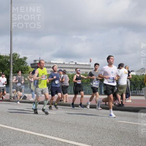 29.06.2025 - hella hamburg halbmarathon Luisa Fischer http://msf.ph/oto/8458148 29.06.2025 09:52:47 Kennedybrücke 2826, 3332, 1675, 17973, 1675, 1688, 2415, 2568, 2826, 3332, 4398, 4823, 5409, 5436, 5791, 6458, 6529, 7774, 8450, 9017, 9302, 10218 meine-sportfotos.de