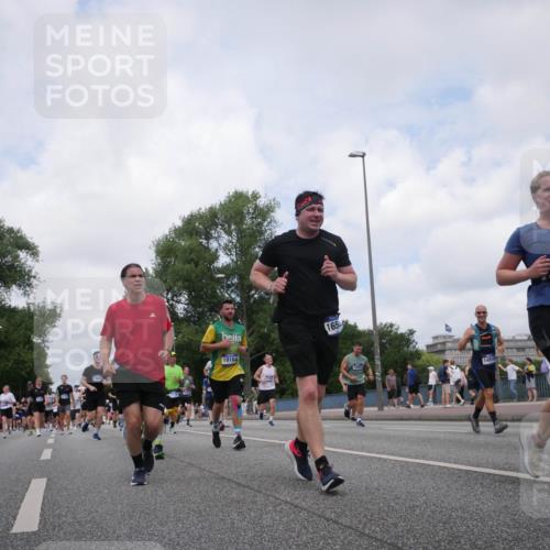 29.06.2025 - hella hamburg halbmarathon Luisa Fischer http://msf.ph/oto/8458175 29.06.2025 10:37:15 Kennedybrücke 19164, 165, 14918, 5096, 1764, 1787, 2038, 2276, 2464, 2496, 2933, 4445, 5096, 5566, 5569, 5691, 6574, 8282, 9094, 10007, 10071, 10561, 10564 meine-sportfotos.de