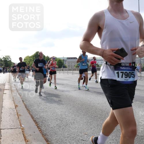 29.06.2025 - hella hamburg halbmarathon Lena Gebhardt http://msf.ph/oto/8458177 29.06.2025 09:54:35 Lombardsbrücke 1549, 13008, 7274, 17905, 1119, 1171, 1342, 1399, 1424, 1476, 1549, 1817, 1892, 1942, 2020, 2098, 2188, 2222, 2367, 2442, 2470, 2561, 2670, 2842, 2889, 2955, 3477, 3562, 3785, 4017, 4029, 4183, 4185, 4270, 4816, 5020, 5447, 5706, 5884, 6266, 6630, 6723, 6819, 6831, 6978, 7087, 7274, 7297, 7335, 7709, 8117, 8142, 8374, 8482, 8576, 8657, 8698, 8743, 8916, 8981, 9038, 9051, 9463, 9710, 9815, 9924, 10057, 10237, 10529, 11848 meine-sportfotos.de