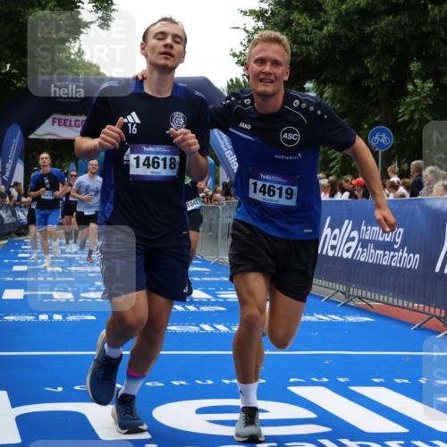 29.06.2025 - hella hamburg halbmarathon Strokosch-Dieckow http://msf.ph/oto/8458181 29.06.2025 10:47:37 Ziel 1070, 1320, 1696, 2284, 2708, 5889, 6009, 7962, 8023, 8234, 8927, 10969, 10988, 11283, 12870, 13223, 13303, 13948, 14618, 14619, 15451, 15478, 15479, 16205, 17229, 18104, 18430, 18970, 19181 meine-sportfotos.de