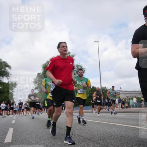 29.06.2025 - hella hamburg halbmarathon Luisa Fischer http://msf.ph/oto/8458186 29.06.2025 10:37:16 Kennedybrücke 64, 19, 19164, 1764, 1787, 2038, 2276, 2464, 2496, 2933, 4445, 5096, 5566, 5569, 5691, 6109, 6574, 7324, 7329, 8282, 9094, 10007, 10071, 10561, 10564 meine-sportfotos.de