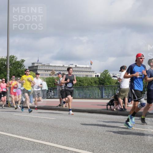 29.06.2025 - hella hamburg halbmarathon Luisa Fischer http://msf.ph/oto/8458212 29.06.2025 09:52:48 Kennedybrücke 917, 13725, 652, 2826, 33, 1675, 1688, 2568, 2826, 3332, 4398, 4823, 5409, 6458, 6529, 6649, 7774, 8450, 9017, 9116, 9302, 10218 meine-sportfotos.de