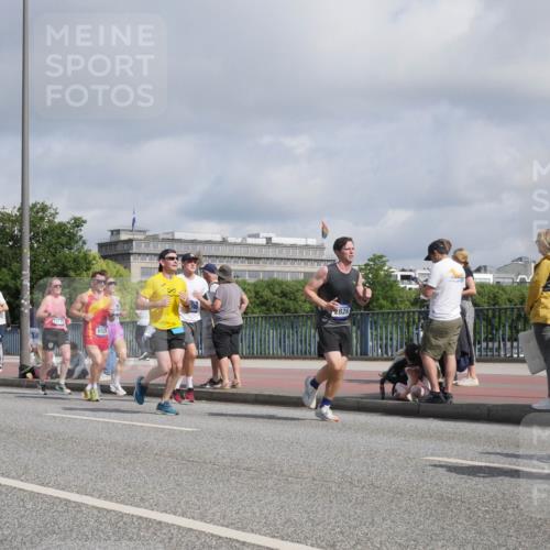 29.06.2025 - hella hamburg halbmarathon Luisa Fischer http://msf.ph/oto/8458228 29.06.2025 09:52:49 Kennedybrücke 1675, 1688, 2568, 2826, 3332, 4398, 4823, 5409, 6458, 6529, 6649, 8450, 9017, 9116, 9302, 10218 meine-sportfotos.de