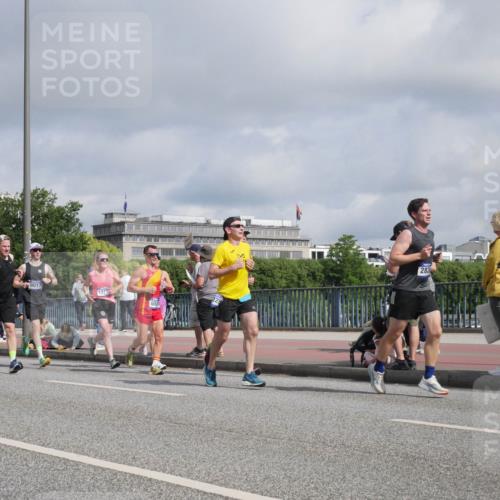 29.06.2025 - hella hamburg halbmarathon Luisa Fischer http://msf.ph/oto/8458252 29.06.2025 09:52:49 Kennedybrücke 9017, 653, 282, 1675, 1688, 2568, 2826, 3332, 4398, 4823, 5409, 6458, 6529, 6649, 8450, 9017, 9116, 9302, 10218 meine-sportfotos.de
