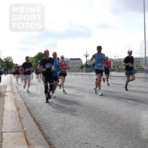 29.06.2025 - hella hamburg halbmarathon Lena Gebhardt http://msf.ph/oto/8458285 29.06.2025 09:54:36 Lombardsbrücke 1549, 7274, 194, 3421, 1119, 1171, 1342, 1399, 1424, 1549, 1817, 1892, 1942, 2020, 2098, 2188, 2222, 2367, 2442, 2470, 2561, 2596, 2670, 2842, 2889, 2955, 3477, 3562, 3785, 4017, 4029, 4183, 4185, 4270, 4816, 4832, 5020, 5447, 5706, 5884, 6266, 6630, 6723, 6819, 6831, 6978, 7087, 7274, 7297, 7335, 7709, 7908, 8117, 8142, 8374, 8482, 8576, 8657, 8698, 8743, 8916, 8981, 9038, 9051, 9463, 9710, 9815, 9924, 10057, 10237, 10529, 11848 meine-sportfotos.de